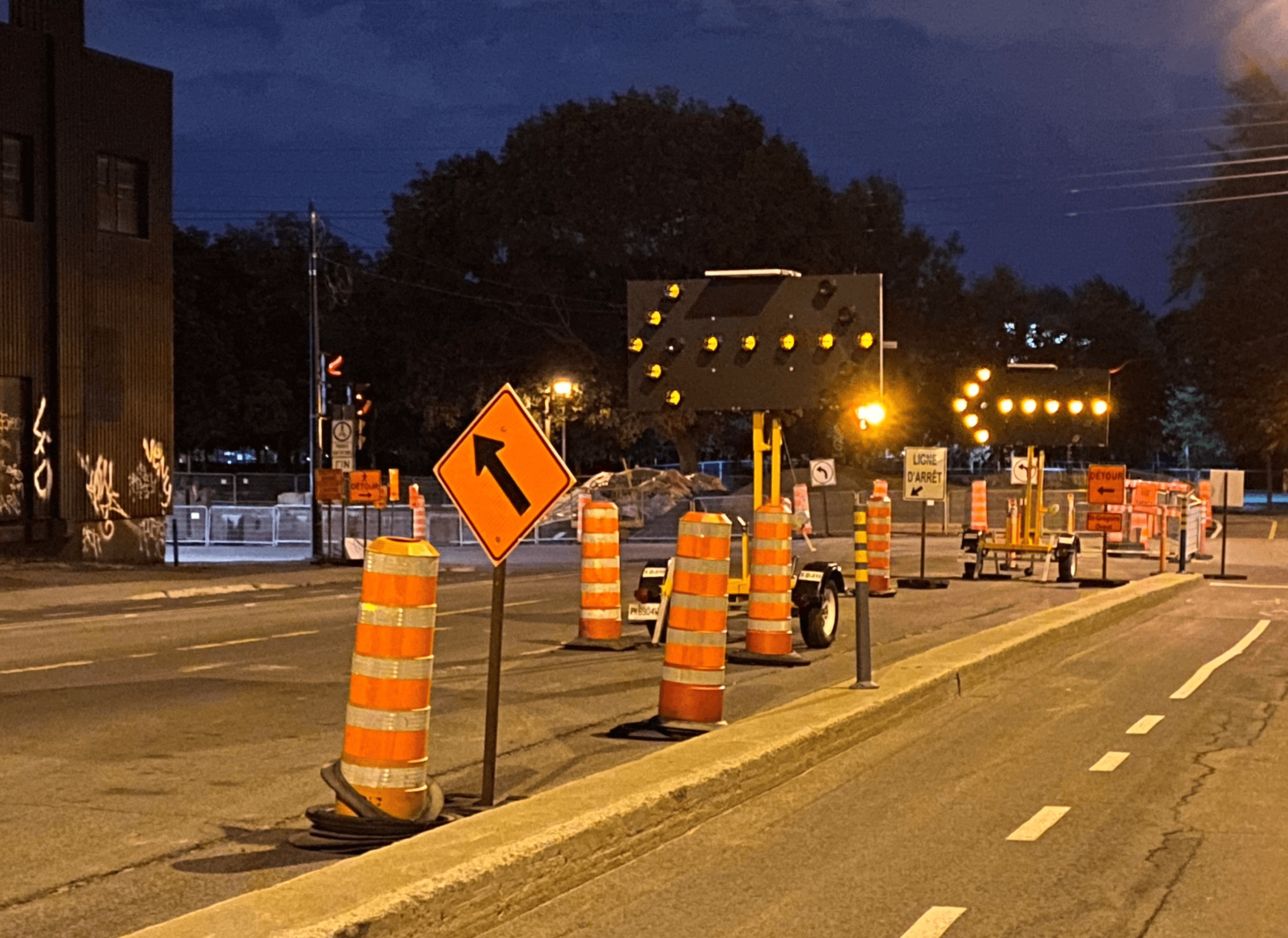 Connected Arrow Board